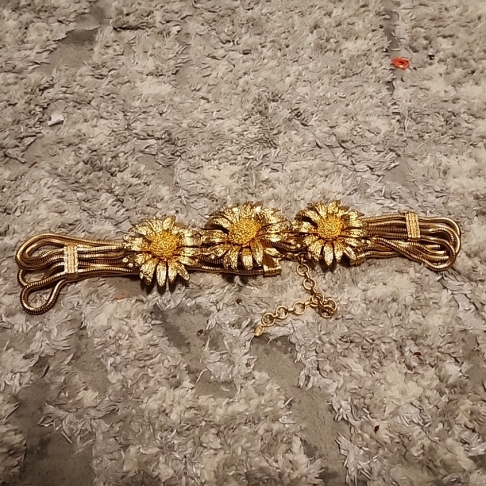 Elegant Gold Belt with Floral Motif